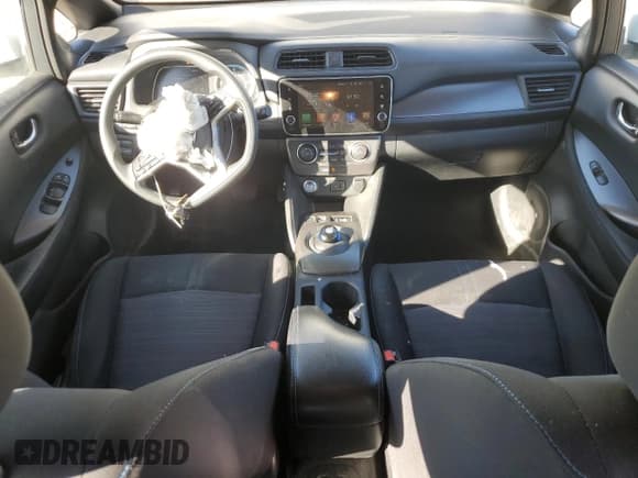 ✅ 2018 Nissan LEAF SV • VIN: 1N4AZ1CP5JC317819 • Лот: 91506615. Опубликован ранее на Copart с пробегом 67 124 миль. Бесплатный доступ к архиву аукционных продаж из США и подробный отчёт об истории автомобиля на DreamBid. Изображение 8.