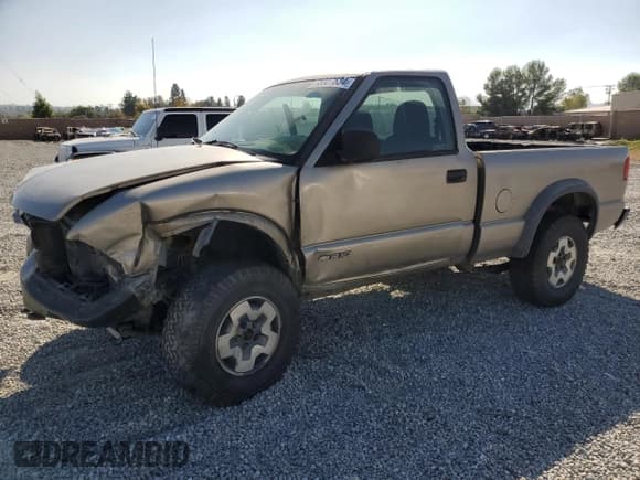 ✅ 1998 Chevrolet S-10 LS • VIN: 1GCCT14WXW8179490 • Лот: 75927634. Опубликован ранее на Copart с пробегом 215 954 миль. Бесплатный доступ к архиву аукционных продаж из США и подробный отчёт об истории автомобиля на DreamBid. Изображение 1.