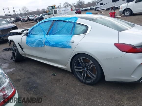 ✅ 2022 BMW 8 Series M850i • VIN: WBAGV8C07NCJ68473 • Lot: 41153583. Listed on IAAI with 4,150 mi. Free auction sales archive from the USA and detailed vehicle history report at DreamBid. Image 13.
