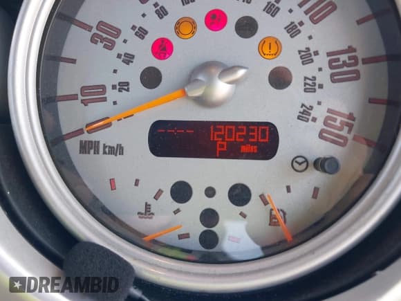 ✅ 2006 MINI Convertible • VIN: WMWRF33556TG14466 • Lot: 42096368. Wystawiony na IAAI z przebiegiem 120 230 mil. Bezpłatny archiwum sprzedaży aukcyjnych z USA i szczegółowy raport historii pojazdu na DreamBid. Zdjęcie 16.