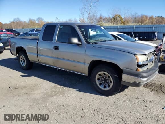 2003 Chevrolet Silverado 1500 Work Truck z VIN 2GCEC19X431393089, wystawiony jako Copart lot #91223905 z przebiegiem 242 081 mil mil oraz Czysty tytuł • Clean title. Historia ofert i sprzedaży dostępna na DreamBid. Obrazek 4.