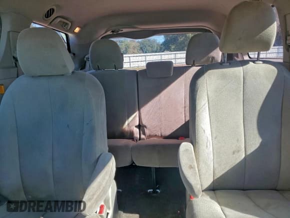 ✅ 2011 Toyota Sienna • VIN: 5TDZK3DC2BS050762 • Lot: 95861035. Listed on Copart with 188,769 mi. Free auction sales archive from the USA and detailed vehicle history report at DreamBid. Image 10.