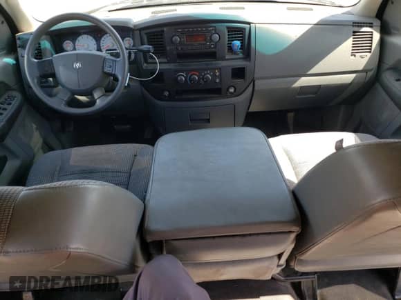 2007 Dodge 1500 ST z VIN 1D7HA18K07J633216, wystawiony jako Copart lot #67059255 z przebiegiem 223 898 mil mil oraz Szkoda całkowita • Salvage title. Historia ofert i sprzedaży dostępna na DreamBid. Obrazek 8.