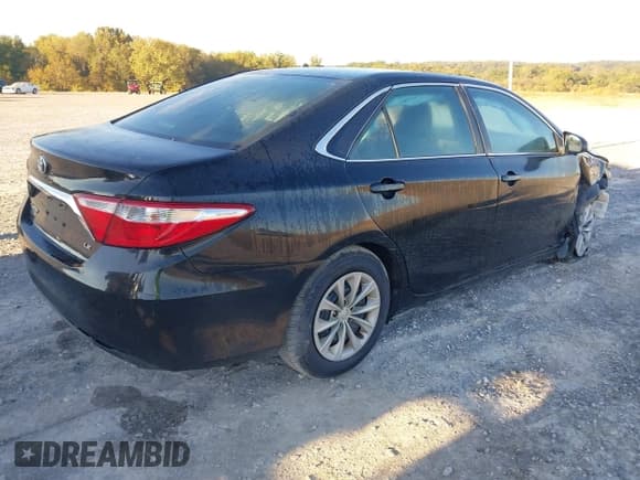 ✅ 2017 Toyota Camry SE • VIN: 4T1BF1FKXHU326085 • Лот: 43448181. Опубликован ранее на IAAI с пробегом 155 338 миль. Бесплатный доступ к архиву аукционных продаж из США и подробный отчёт об истории автомобиля на DreamBid. Изображение 4.