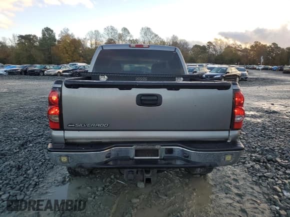 ✅ 2006 Chevrolet Silverado 1500 LT1 • VIN: 2GCEK13T061216701 • Лот: 90572725. Опубликован ранее на Copart с пробегом 247 359 миль. Бесплатный доступ к архиву аукционных продаж из США и подробный отчёт об истории автомобиля на DreamBid. Изображение 6.