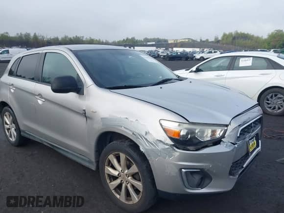 2013 Mitsubishi Outlander ES z VIN 4A4AR3AU7DE015769, wystawiony jako IAAI lot #43290230 z przebiegiem 208 555 mil mil oraz . Historia ofert i sprzedaży dostępna na DreamBid. Obrazek 6.