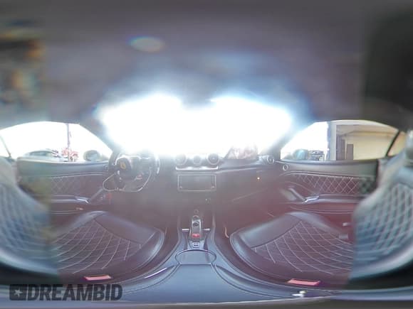 ✅ 2016 Ferrari California T • VIN: ZFF77XJA1G0215683 • Lot: 70716485. Wystawiony na Copart z przebiegiem 33 375 mil. Bezpłatny archiwum sprzedaży aukcyjnych z USA i szczegółowy raport historii pojazdu na DreamBid. Zdjęcie 14.