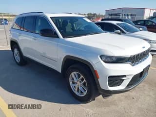 ✅ 2023 Jeep Grand Cherokee Laredo • VIN: 1C4RJHAG6PC531078 • Lot: 43670526. Wystawiony na IAAI z przebiegiem 62 423 mil. Bezpłatny archiwum sprzedaży aukcyjnych z USA i szczegółowy raport historii pojazdu na DreamBid. Zdjęcie 1.