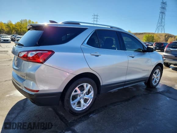 ✅ 2020 Chevrolet Equinox LT • VIN: 3GNAXVEX2LS611140 • Lot: 86477405. Wystawiony na Copart z przebiegiem 53 888 mil. Bezpłatny archiwum sprzedaży aukcyjnych z USA i szczegółowy raport historii pojazdu na DreamBid. Zdjęcie 3.