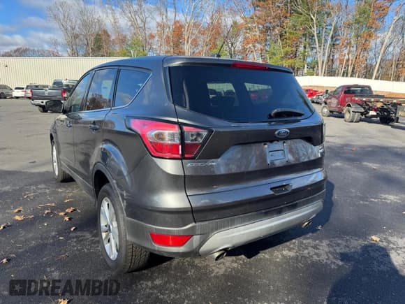 ✅ 2017 Ford Escape SE • VIN: 1FMCU9GD0HUD02497 • Lot: 93264155. Listed on Copart with 124,678 mi. Free auction sales archive from the USA and detailed vehicle history report at DreamBid. Image 2.