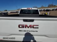 ✅ 2024 GMC Sierra 1500 • VIN: 3GTNUAED8RG219406 • Lot: 88583145. Wystawiony na Copart z przebiegiem 4 394 mil. Bezpłatny archiwum sprzedaży aukcyjnych z USA i szczegółowy raport historii pojazdu na DreamBid. Zdjęcie 10.