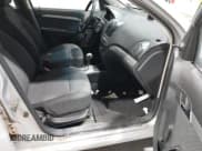 ✅ 2010 Chevrolet Aveo 1LT • VIN: KL1TD5DEXAB101600 • Lot: 41251330. Wystawiony na IAAI z przebiegiem 142 581 mil. Bezpłatny archiwum sprzedaży aukcyjnych z USA i szczegółowy raport historii pojazdu na DreamBid. Zdjęcie 5.