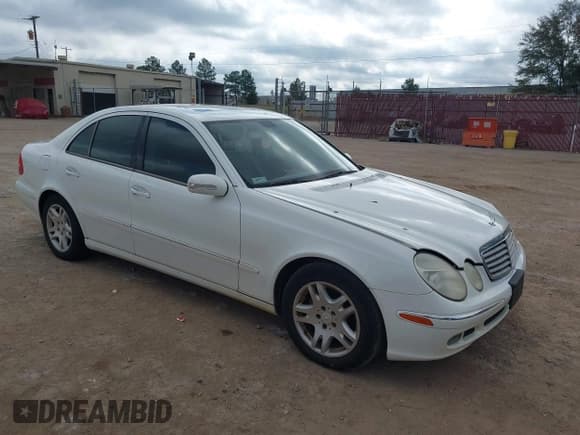 ✅ 2006 Mercedes-Benz E 350 • VIN: WDBUF56J06A820996 • Lot: 43652093. Wystawiony na IAAI z przebiegiem 132 878 mil. Bezpłatny archiwum sprzedaży aukcyjnych z USA i szczegółowy raport historii pojazdu na DreamBid. Zdjęcie 1.