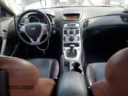 ✅ 2010 Hyundai Genesis Coupe Grand Touring • VIN: KMHHU6KHXAU010084 • Lot: 51584625. Wystawiony na Copart z przebiegiem 97 193 mil. Bezpłatny archiwum sprzedaży aukcyjnych z USA i szczegółowy raport historii pojazdu na DreamBid. Zdjęcie 8.