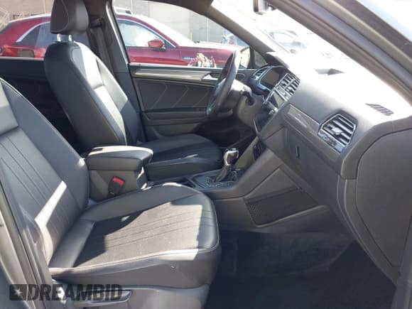 ✅ 2022 Volkswagen Tiguan SE R-Line Black • VIN: 3VVCB7AX6NM074394 • Лот: 42333751. Опубликован ранее на IAAI с пробегом 62 561 миль. Бесплатный доступ к архиву аукционных продаж из США и подробный отчёт об истории автомобиля на DreamBid. Изображение 5.