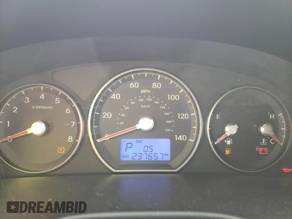 ✅ 2012 Hyundai Santa Fe GLS • VIN: 5XYZGDAB4CG093307 • Lot: 70527644. Listed on Copart with 237,657 mi. Free auction sales archive from the USA and detailed vehicle history report at DreamBid. Image 9.