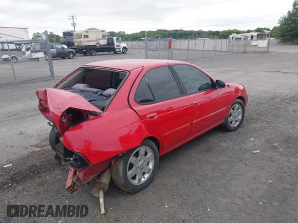 ✅ 2005 Nissan Sentra S • VIN: 3N1CB51DX5L486173 • Lot: 42852207. Wystawiony na IAAI z przebiegiem 230 047 mil. Bezpłatny archiwum sprzedaży aukcyjnych z USA i szczegółowy raport historii pojazdu na DreamBid. Zdjęcie 4.