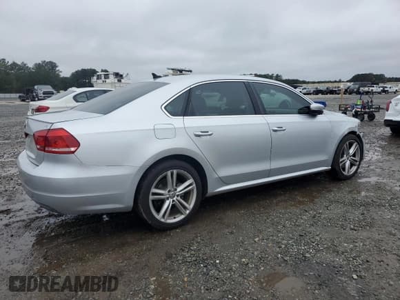 ✅ 2013 Volkswagen Passat SE • VIN: 1VWBP7A37DC106713 • Lot: 85961365. Listed on Copart with 195,456 mi. Free auction sales archive from the USA and detailed vehicle history report at DreamBid. Image 3.