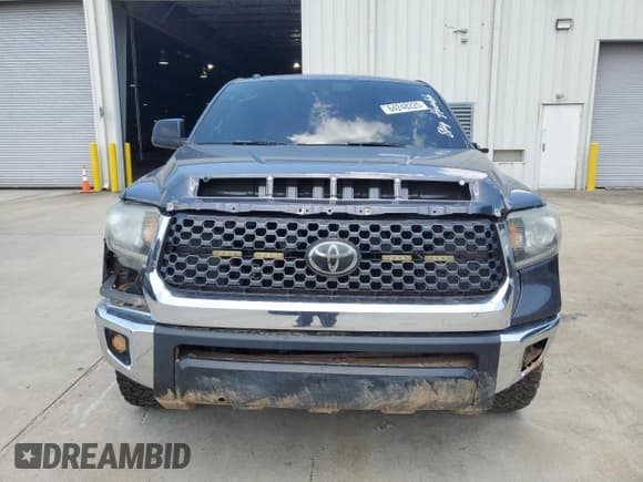 ✅ 2018 Toyota Tundra SR5 • VIN: 5TFDW5F15JX696604 • Lot: 64248225. Listed on Copart with 128,793 mi. Free auction sales archive from the USA and detailed vehicle history report at DreamBid. Image 5.