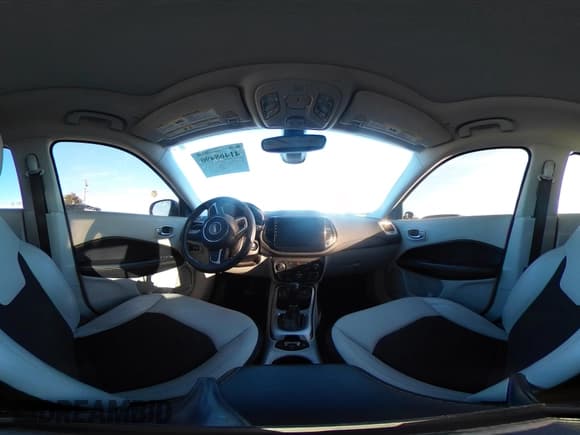 ✅ 2019 Jeep Compass Altitude • VIN: 3C4NJCBB0KT743606 • Lot: 41468490. Wystawiony na IAAI z przebiegiem 57 787 mil. Bezpłatny archiwum sprzedaży aukcyjnych z USA i szczegółowy raport historii pojazdu na DreamBid. Zdjęcie 18.