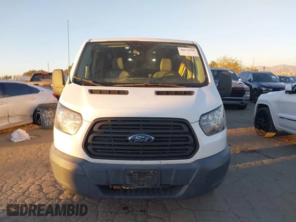 ✅ 2016 Ford Transit Cargo • VIN: 1FTYE1YM8GKA04717 • Lot: 40878998. Wystawiony na IAAI z przebiegiem 142 124 mil. Bezpłatny archiwum sprzedaży aukcyjnych z USA i szczegółowy raport historii pojazdu na DreamBid. Zdjęcie 13.