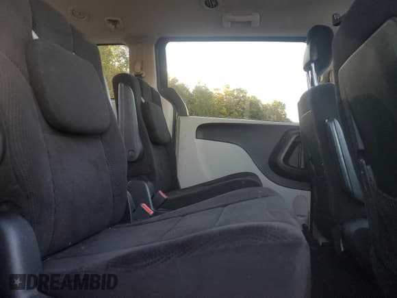 ✅ 2014 Dodge Grand Caravan SXT • VIN: 2C4RDGCG8ER197221 • Lot: 82274355. Wystawiony na Copart z przebiegiem 161 245 mil. Bezpłatny archiwum sprzedaży aukcyjnych z USA i szczegółowy raport historii pojazdu na DreamBid. Zdjęcie 11.