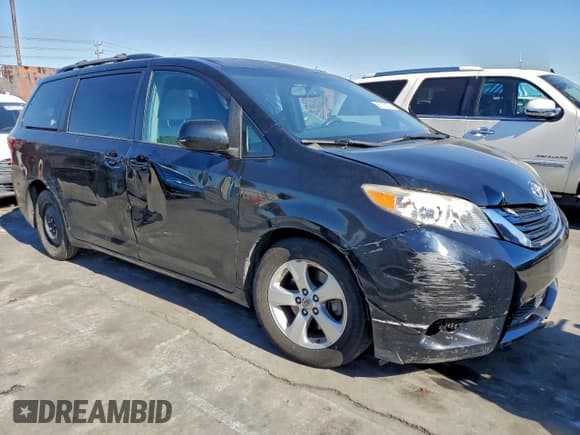 ✅ 2015 Toyota Sienna LE • VIN: 5TDKK3DC2FS664704 • Lot: 95775925. Listed on Copart with 182,327 mi. Free auction sales archive from the USA and detailed vehicle history report at DreamBid. Image 4.