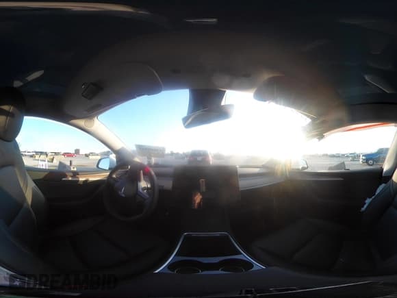 ✅ 2024 Tesla Model Y Long Range • VIN: 7SAYGDEE9RA289890 • Lot: 43502051. Wystawiony na IAAI z przebiegiem 16 169 mil. Bezpłatny archiwum sprzedaży aukcyjnych z USA i szczegółowy raport historii pojazdu na DreamBid. Zdjęcie 18.