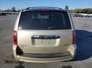 ✅ 2010 Dodge Grand Caravan SXT • VIN: 2D4RN5D1XAR282442 • Lot: 90045935. Wystawiony na Copart z przebiegiem 85 012 mil. Bezpłatny archiwum sprzedaży aukcyjnych z USA i szczegółowy raport historii pojazdu na DreamBid. Zdjęcie 6.