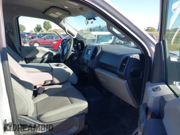 ✅ 2016 Ford F-150 XL • VIN: 1FTMF1C81GKF48689 • Lot: 43507640. Wystawiony na IAAI z przebiegiem 198 435 mil. Bezpłatny archiwum sprzedaży aukcyjnych z USA i szczegółowy raport historii pojazdu na DreamBid. Zdjęcie 5.