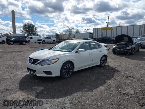 ✅ 2018 Nissan Altima SV • VIN: 1N4AL3AP3JC196272 • Lot: 43584563. Wystawiony na IAAI z przebiegiem 149 738 mil. Bezpłatny archiwum sprzedaży aukcyjnych z USA i szczegółowy raport historii pojazdu na DreamBid. Zdjęcie 2.