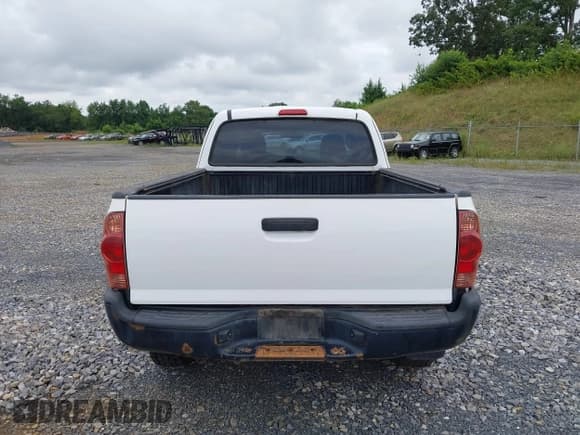 ✅ 2015 Toyota Tacoma • VIN: 5TFUX4EN4FX038145 • Lot: 42799533. Listed on IAAI with 270,754 mi. Free auction sales archive from the USA and detailed vehicle history report at DreamBid. Image 16.