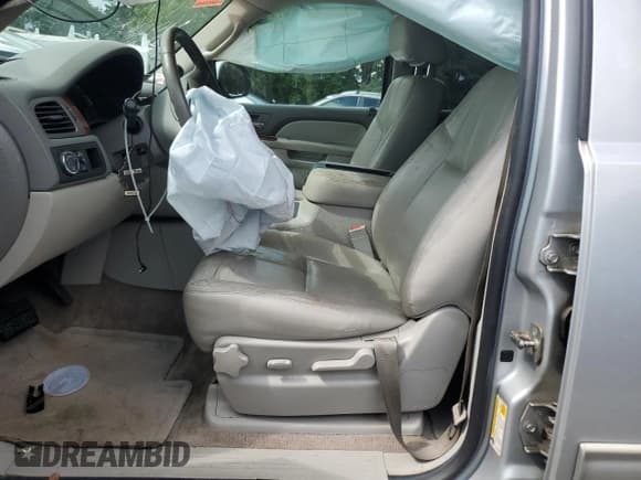 ✅ 2012 Chevrolet Suburban LT • VIN: 1GNSCJE04CR226418 • Lot: 68441485. Listed on Copart with 261,488 mi. Free auction sales archive from the USA and detailed vehicle history report at DreamBid. Image 7.