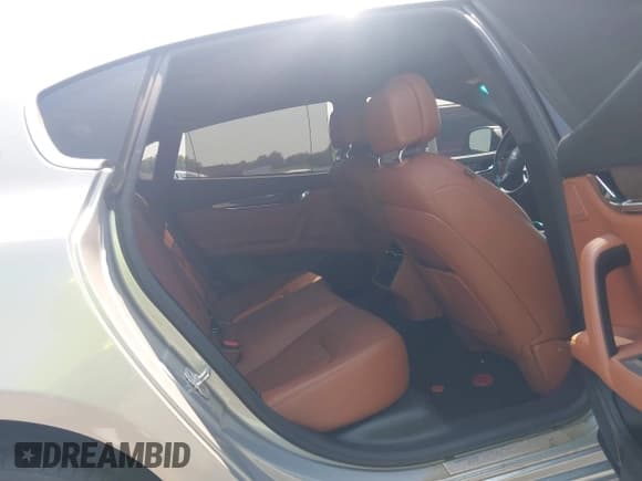 ✅ 2014 Maserati Quattroporte S Q4 • VIN: ZAM56RRAXE1116842 • Lot: 42732723. Wystawiony na IAAI z przebiegiem 63 430 mil. Bezpłatny archiwum sprzedaży aukcyjnych z USA i szczegółowy raport historii pojazdu na DreamBid. Zdjęcie 8.