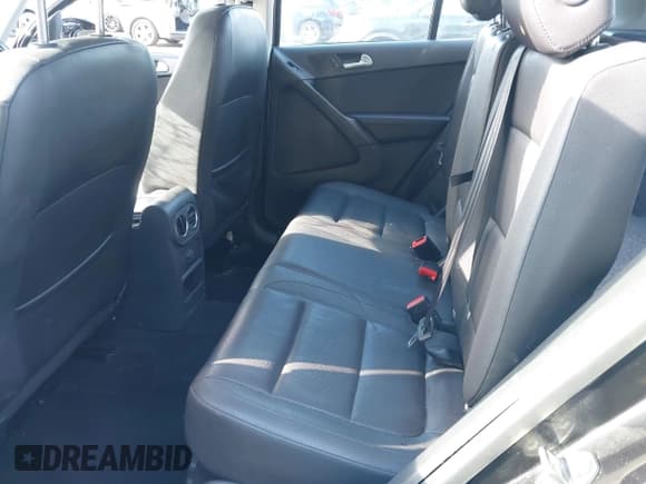 ✅ 2016 Volkswagen Tiguan SEL • VIN: WVGBV7AX4GW597848 • Lot: 43535001. Listed on IAAI with 100,059 mi. Free auction sales archive from the USA and detailed vehicle history report at DreamBid. Image 8.