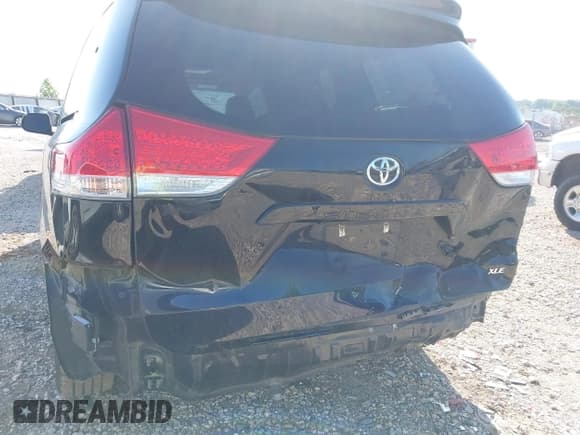 ✅ 2013 Toyota Sienna XLE AAS • VIN: 5TDYK3DC4DS390171 • Лот: 42766749. Опубликован ранее на IAAI с пробегом 111 645 миль. Бесплатный доступ к архиву аукционных продаж из США и подробный отчёт об истории автомобиля на DreamBid. Изображение 17.