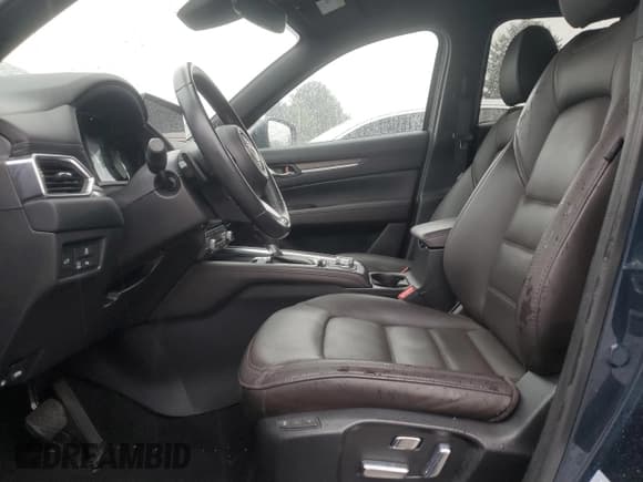 ✅ 2022 Mazda CX-5 Signature • VIN: JM3KFBXYXN0635188 • Lot: 81652525. Wystawiony na Copart z przebiegiem Nie podano. Bezpłatny archiwum sprzedaży aukcyjnych z USA i szczegółowy raport historii pojazdu na DreamBid. Zdjęcie 7.