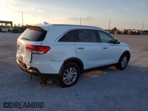 ✅ 2018 Kia Sorento LX • VIN: 5XYPG4A3XJG370619 • Lot: 92000425. Listed on Copart with 109,610 mi. Free auction sales archive from the USA and detailed vehicle history report at DreamBid. Image 3.