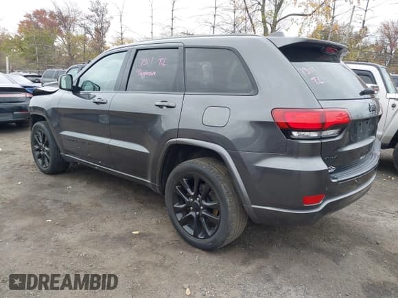 ✅ 2017 Jeep Grand Cherokee Altitude • VIN: 1C4RJFAG1HC924895 • Lot: 43576845. Wystawiony na IAAI z przebiegiem 143 021 mil. Bezpłatny archiwum sprzedaży aukcyjnych z USA i szczegółowy raport historii pojazdu na DreamBid. Zdjęcie 3.