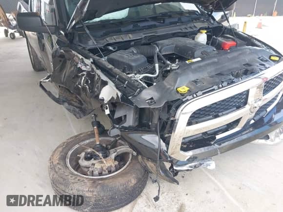 2024 Ram 1500 SLT z VIN 1C6RR7GG3RS157331, wystawiony jako IAAI lot #42609000 z przebiegiem 31 566 mil mil oraz . Historia ofert i sprzedaży dostępna na DreamBid. Obrazek 6.