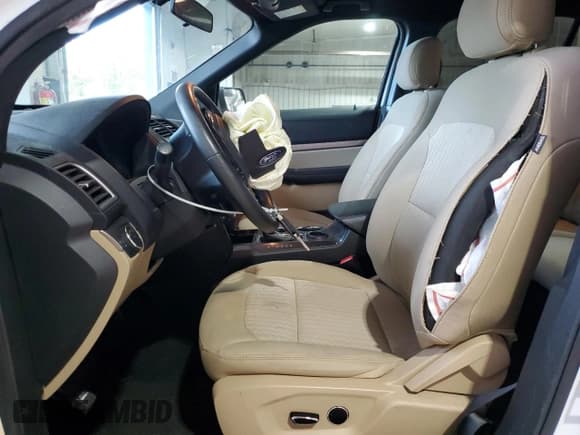 ✅ 2017 Ford Explorer • VIN: 1FM5K7B81HGE41050 • Lot: 86463685. Wystawiony na Copart z przebiegiem 172 997 mil. Bezpłatny archiwum sprzedaży aukcyjnych z USA i szczegółowy raport historii pojazdu na DreamBid. Zdjęcie 7.