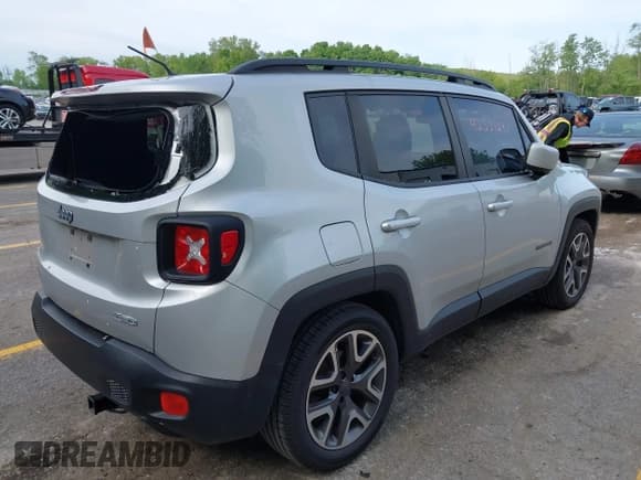 ✅ 2017 Jeep Renegade Altitude • VIN: ZACCJABB0HPF50416 • Lot: 42331291. Wystawiony na IAAI z przebiegiem 109 509 mil. Bezpłatny archiwum sprzedaży aukcyjnych z USA i szczegółowy raport historii pojazdu na DreamBid. Zdjęcie 4.