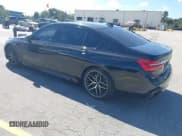 ✅ 2016 BMW 7 Series 740i • VIN: WBA7E2C51GG738889 • Lot: 41838071. Wystawiony na IAAI z przebiegiem 49 649 mil. Bezpłatny archiwum sprzedaży aukcyjnych z USA i szczegółowy raport historii pojazdu na DreamBid. Zdjęcie 3.