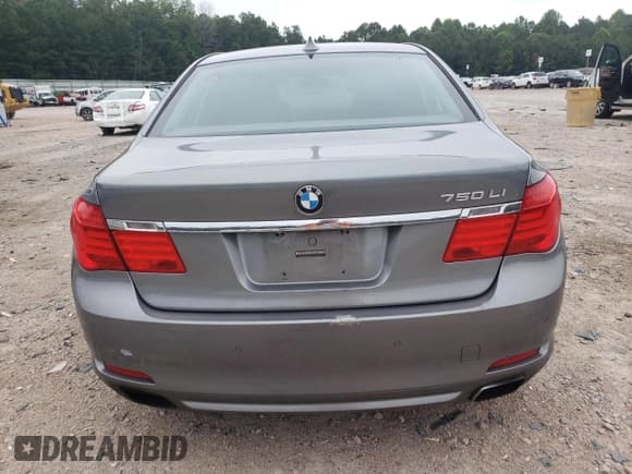✅ 2010 BMW 7 Series 750Li xDrive • VIN: WBAKC8C56ACY68961 • Лот: 62660015. Опубликован ранее на Copart с пробегом 180 567 миль. Бесплатный доступ к архиву аукционных продаж из США и подробный отчёт об истории автомобиля на DreamBid. Изображение 6.