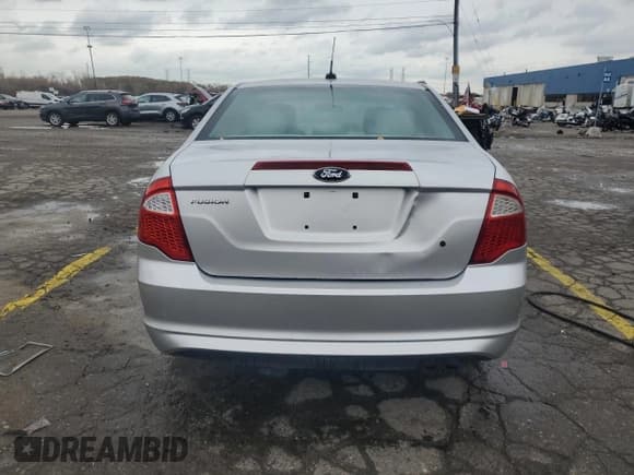 ✅ 2012 Ford Fusion S • VIN: 3FAHP0GA1CR129890 • Lot: 90588835. Wystawiony na Copart z przebiegiem 205 033 mil. Bezpłatny archiwum sprzedaży aukcyjnych z USA i szczegółowy raport historii pojazdu na DreamBid. Zdjęcie 6.