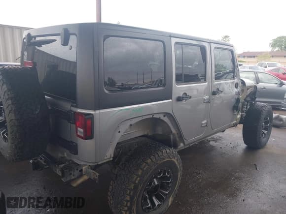 ✅ 2018 Jeep Wrangler Unlimited Rubicon Recon • VIN: 1C4BJWFG1JL851768 • Lot: 41882130. Wystawiony na IAAI z przebiegiem 42 714 mil. Bezpłatny archiwum sprzedaży aukcyjnych z USA i szczegółowy raport historii pojazdu na DreamBid. Zdjęcie 4.