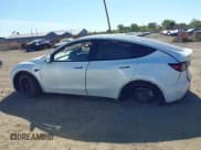 ✅ 2024 Tesla Model Y Long Range • VIN: 7SAYGDEE0RF027744 • Lot: 43405801. Wystawiony na IAAI z przebiegiem 16 832 mil. Bezpłatny archiwum sprzedaży aukcyjnych z USA i szczegółowy raport historii pojazdu na DreamBid. Zdjęcie 14.