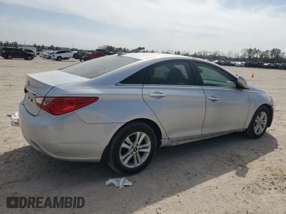 ✅ 2013 Hyundai Sonata GL • VIN: 5NPEB4AC3DH520976 • Лот: 49156895. Опубликован ранее на Copart с пробегом 66 807 миль. Бесплатный доступ к архиву аукционных продаж из США и подробный отчёт об истории автомобиля на DreamBid. Изображение 3.