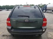 ✅ 2006 Kia Sportage LX • VIN: KNDJF724667228967 • Lot: 61650375. Wystawiony na Copart z przebiegiem 151 558 mil. Bezpłatny archiwum sprzedaży aukcyjnych z USA i szczegółowy raport historii pojazdu na DreamBid. Zdjęcie 6.