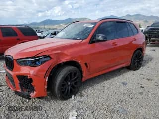 ✅ 2022 BMW X5 M • VIN: 5YMJU0C06N9M39427 • Lot: 56856413. Wystawiony na Copart z przebiegiem Nie podano. Bezpłatny archiwum sprzedaży aukcyjnych z USA i szczegółowy raport historii pojazdu na DreamBid. Zdjęcie 1.